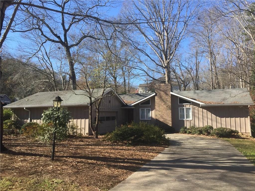 3 bedroom, 1,752 sq ft single family residence sold at 1474 LAKESHORE Circle, Gainesville, GA 30501