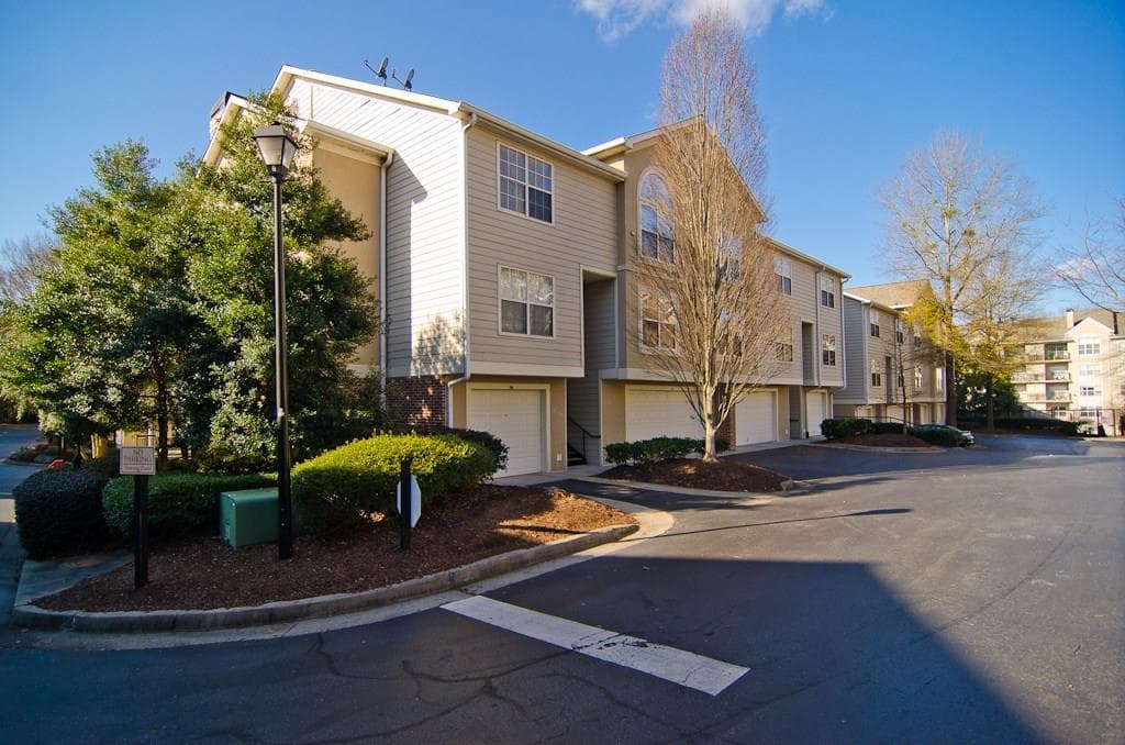 1 bedroom, 997 sq ft condominium sold at 4246 River Green Drive 201, Atlanta, GA 30327