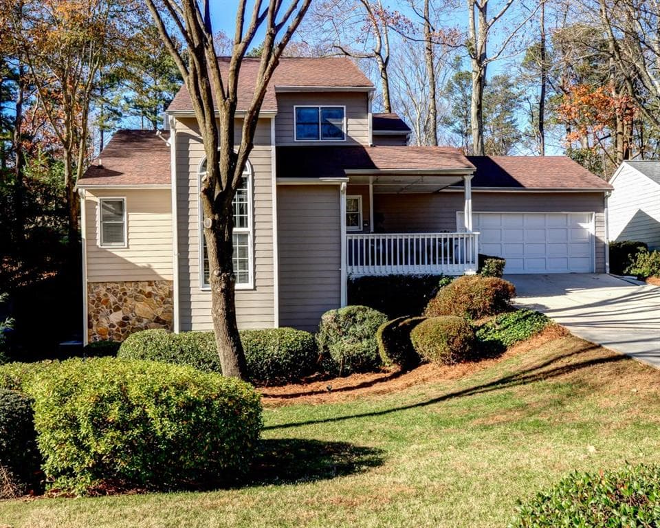 10220 Kinross Road, Roswell, GA 30076 — most recent listing photo