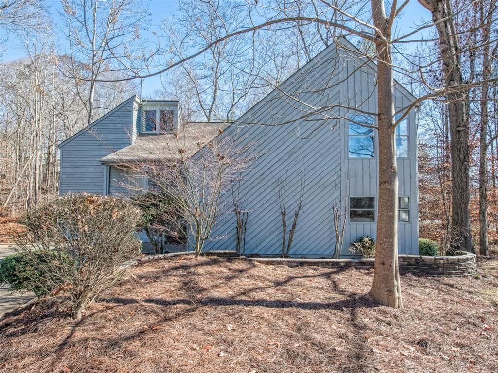 5 bedroom, 4,239 sq ft single family residence sold at 4285 Loch Highland Pass, Roswell, GA 30075