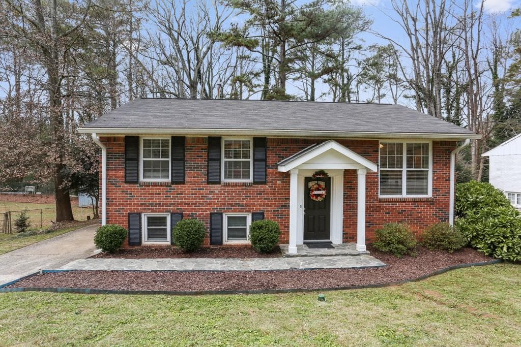 3 bedroom, 1,850 sq ft single family residence sold at 2640 Spring Drive, Smyrna, GA 30080
