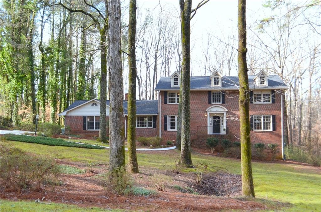5 bedroom, 3,032 sq ft single family residence sold at 2034 Stoneleigh Drive, Smoke Rise, GA 30087