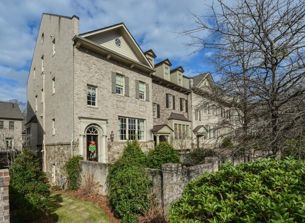 4 bedroom, 3,598 sq ft townhouse sold at 3673 Brookhaven Manor Crossing -, Atlanta, GA 30319