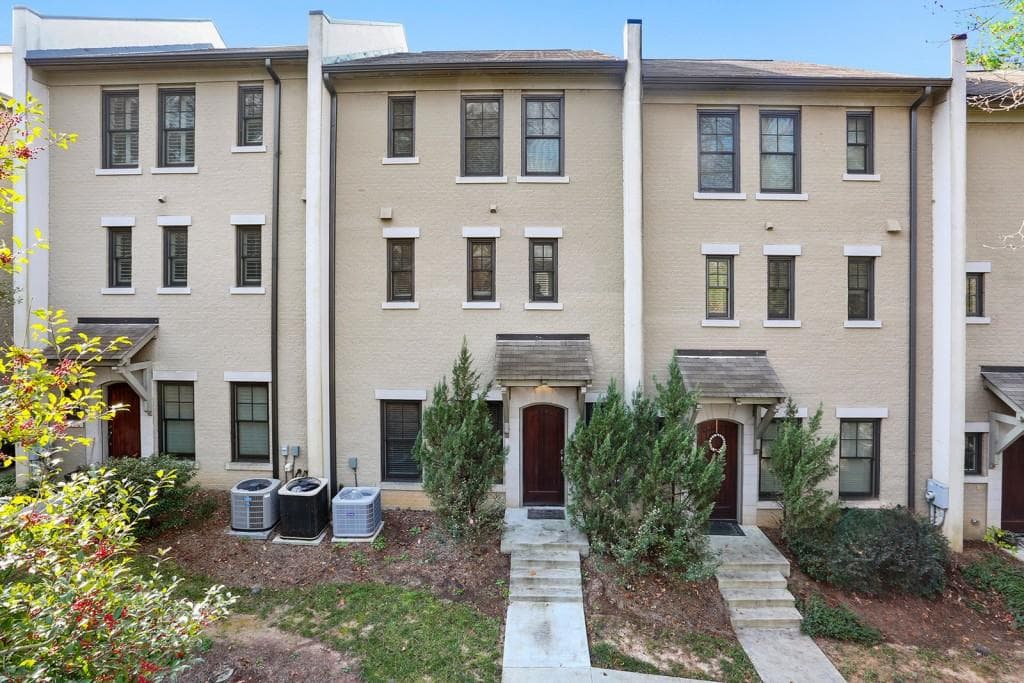 213 KNOB HILLS Circle, Decatur, GA 30030 — most recent listing photo
