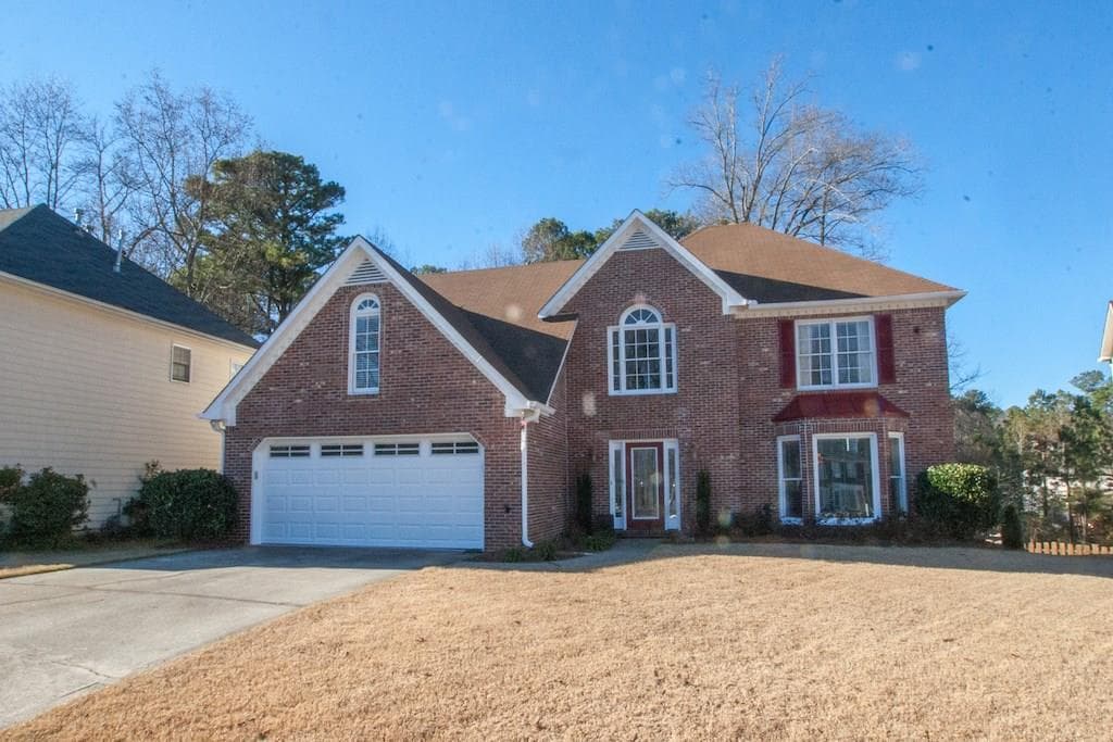 4 bedroom, 2,318 sq ft single family residence sold at 2305 Compton Place, Suwanee, GA 30024