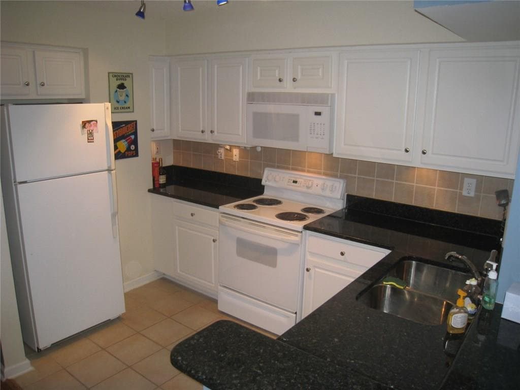 1 bedroom, 849 sq ft condominium sold at 800 Peachtree Street 203, Atlanta, GA 30308