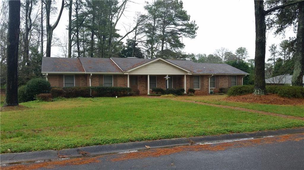 1045 Tuxedo Drive, Roswell, GA 30075 — most recent listing photo