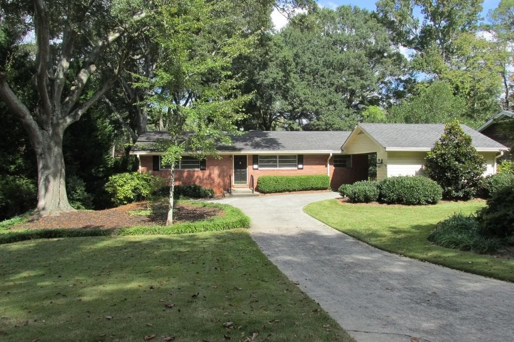 630 W Powderhorn Road, Atlanta, GA 30342 — most recent listing photo
