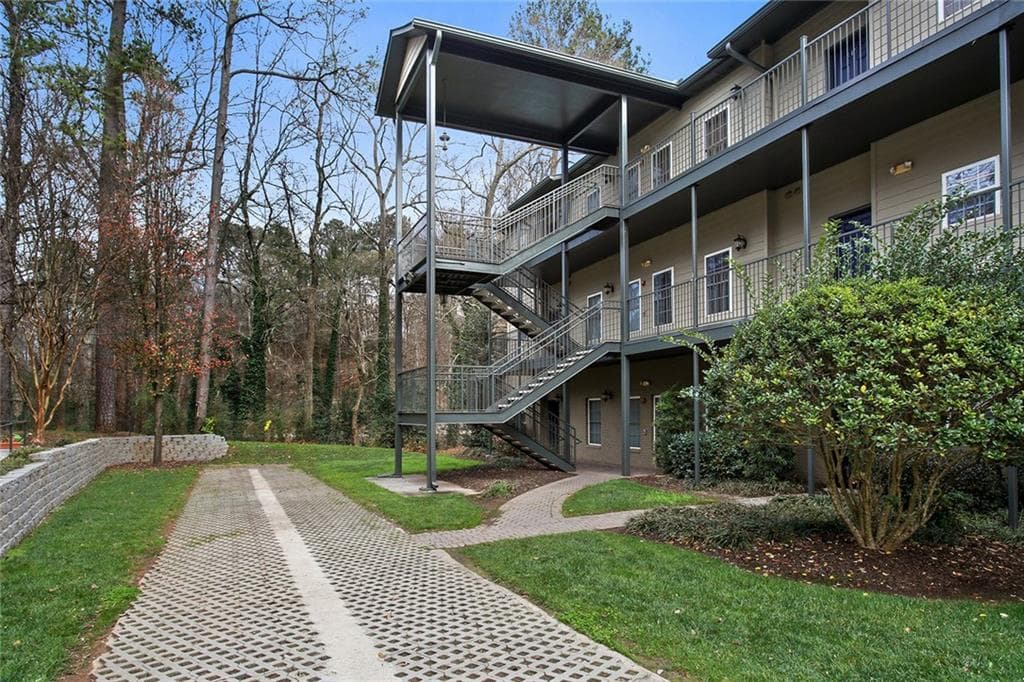 2 bedroom, 1,166 sq ft condominium sold at 1635 Briarcliff Road 11, Atlanta, GA 30306