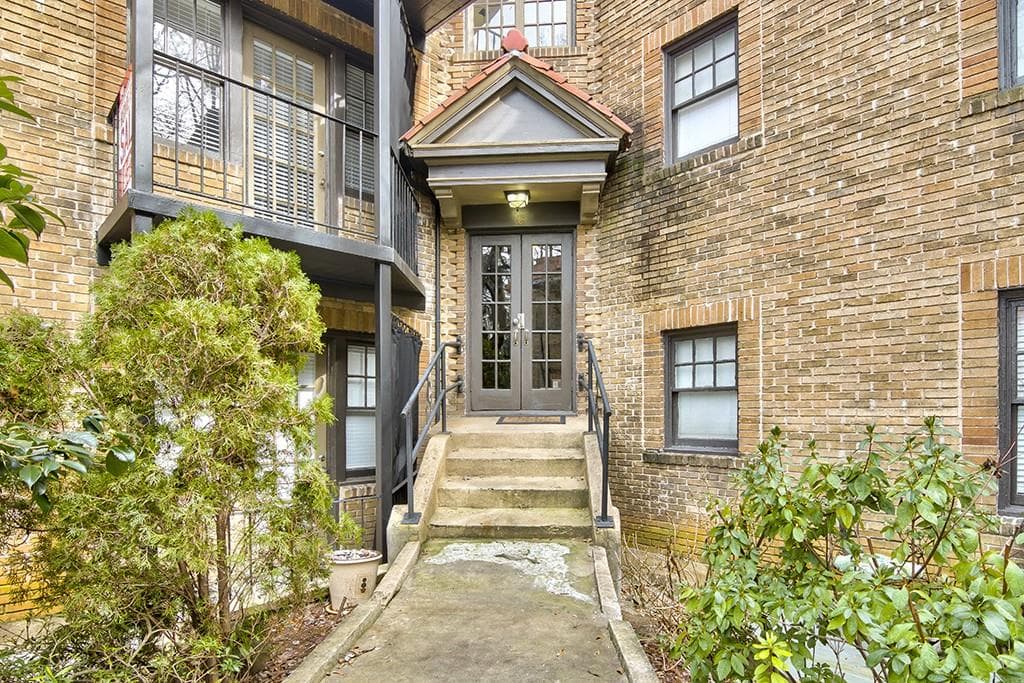 1 bedroom, 637 sq ft condominium sold at 677 Somerset Terrace C2, Atlanta, GA 30306