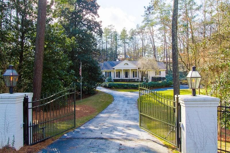 4 bedroom single family residence sold at 3700 Nancy Creek Road, Atlanta, GA 30327