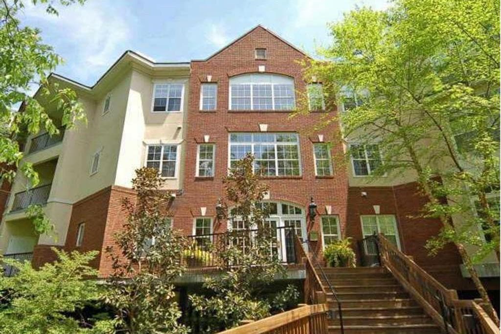 424 Lindbergh Drive 104, Atlanta, GA 30305 — most recent listing photo