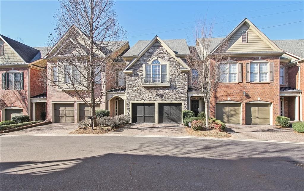 3 bedroom, 2,070 sq ft townhouse sold at 5452 Wentworth Street, Sandy Springs, GA 30342