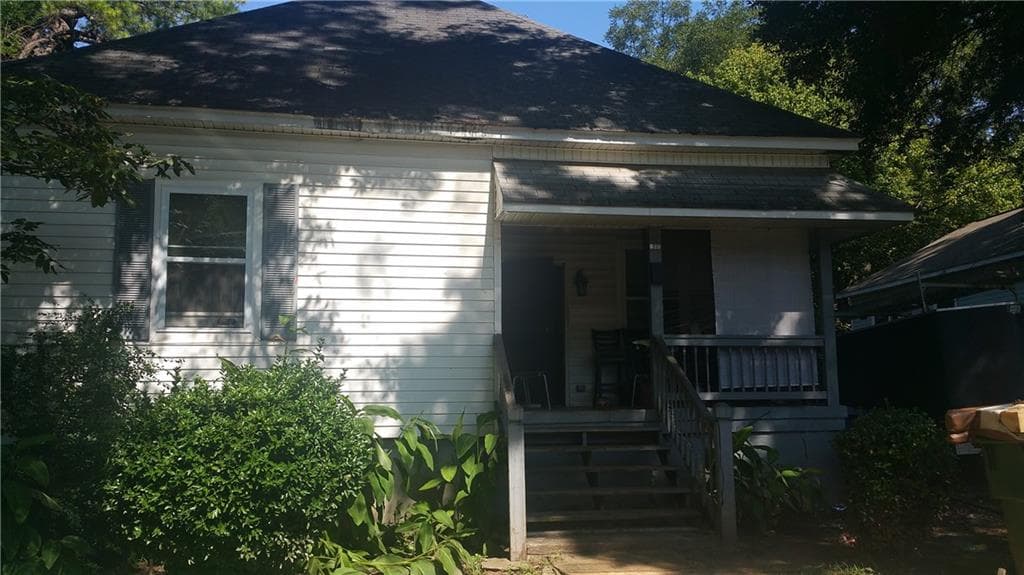 3 bedroom, 1,204 sq ft single family residence sold at 1005 Peeples Street, Atlanta, GA 30310