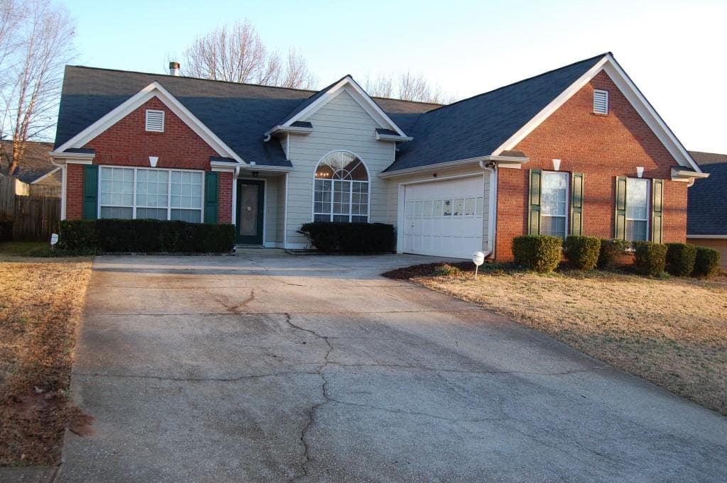 3 bedroom, 1,651 sq ft single family residence sold at 2860 Camelot Woods Drive, Lawrenceville, GA 30044