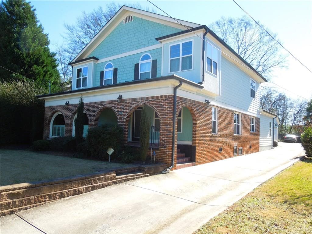 6 bedroom, 3,462 sq ft single family residence sold at 1602 Hardin Avenue, Atlanta, GA 30337