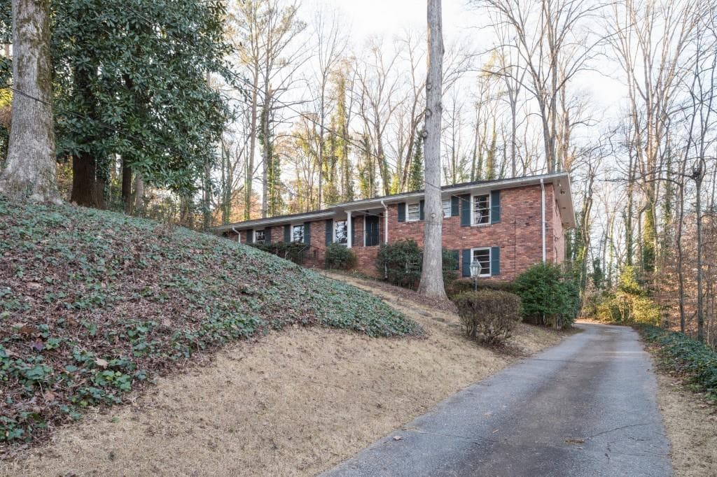 5030 Vallo Vista Court, Atlanta, GA 30342 — most recent listing photo