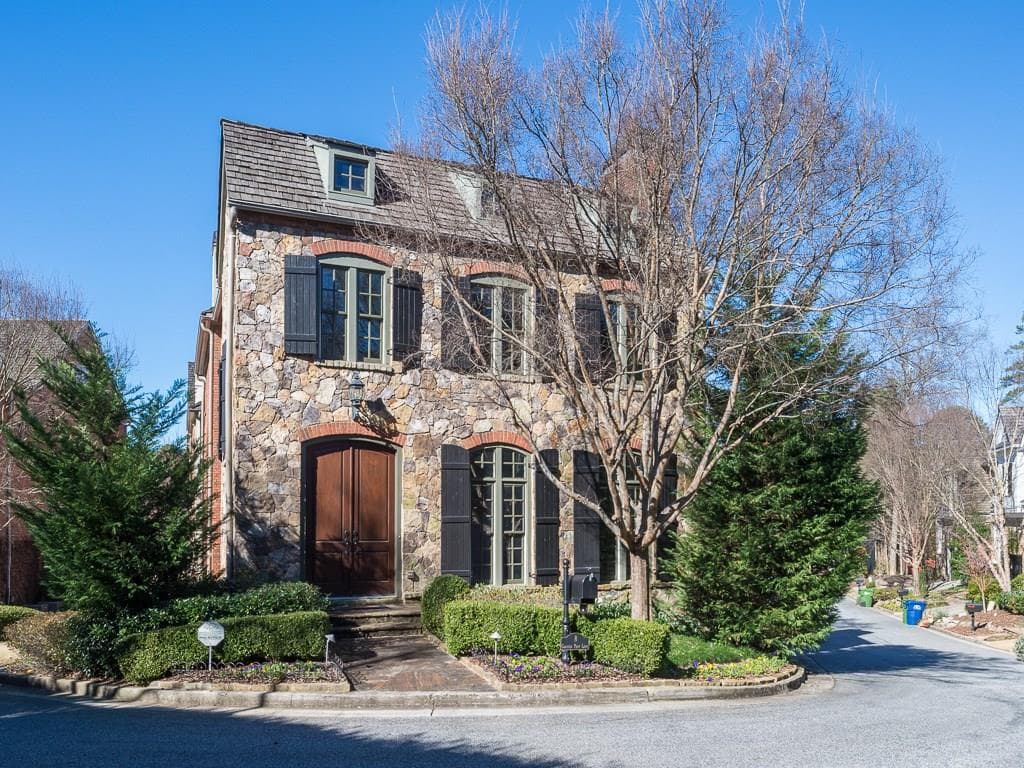 4 bedroom, 2,876 sq ft single family residence sold at 8 Conifer Park Lane, Atlanta, GA 30342