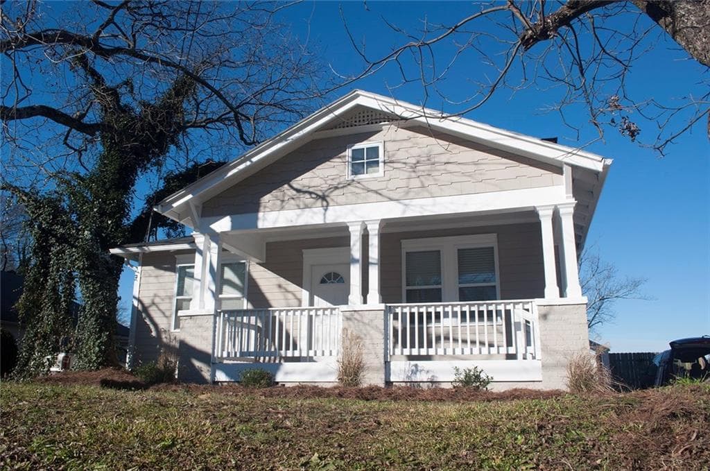 3 bedroom, 1,380 sq ft single family residence sold at 945 Estes Drive, Atlanta, GA 30310