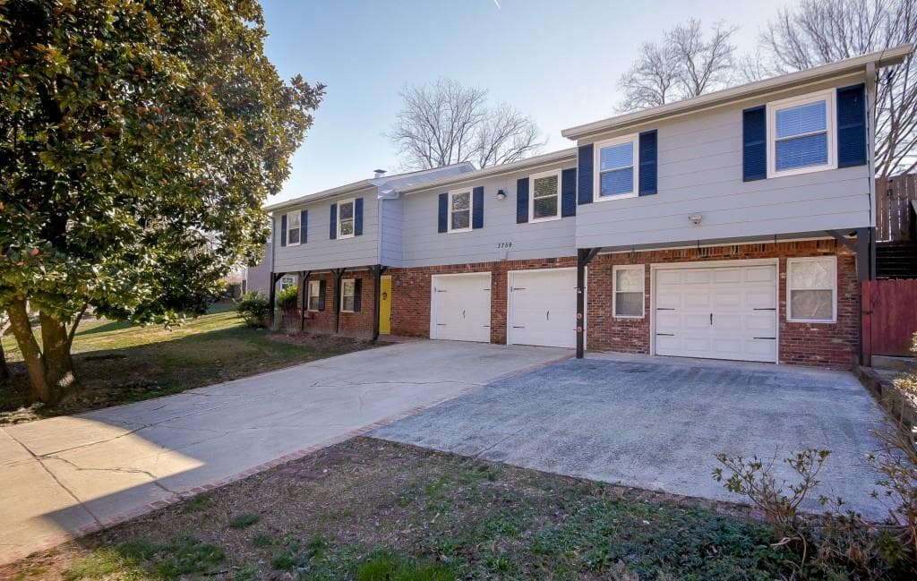 4 bedroom, 2,525 sq ft single family residence sold at 3759 Lake Drive, Smyrna, GA 30082