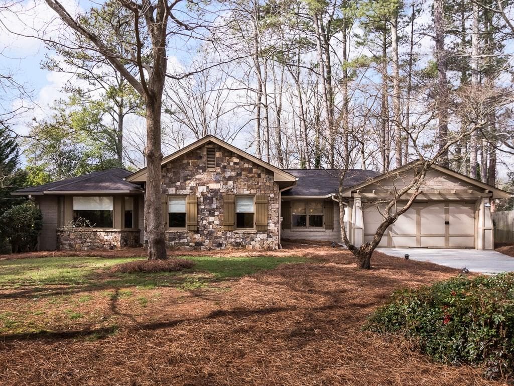 3 bedroom, 2,237 sq ft single family residence sold at 1912 Briarmill Road, Atlanta, GA 30329
