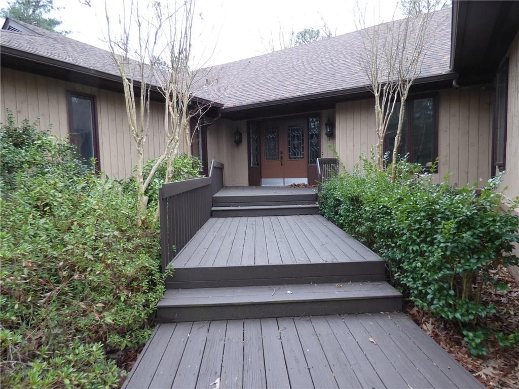 5 bedroom, 4,072 sq ft single family residence sold at 4100 THUNDERBIRD Drive, Marietta, GA 30067
