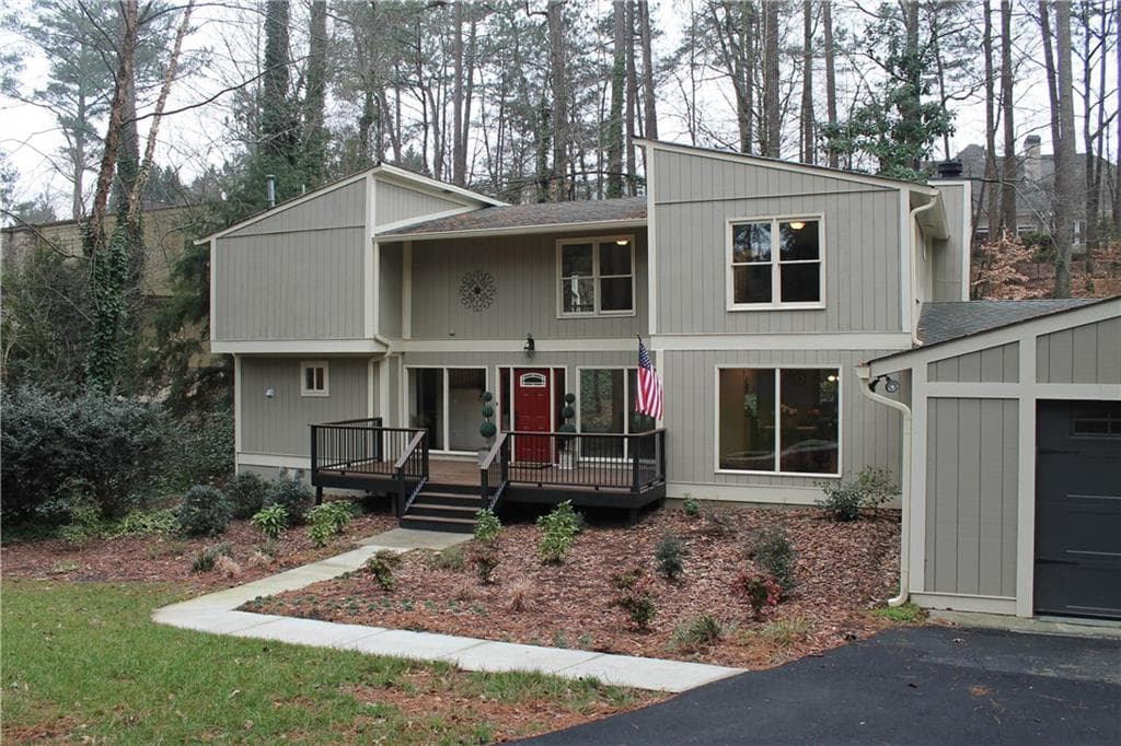 4 bedroom, 3,421 sq ft single family residence sold at 105 Lakeshore Circle, Marietta, GA 30067