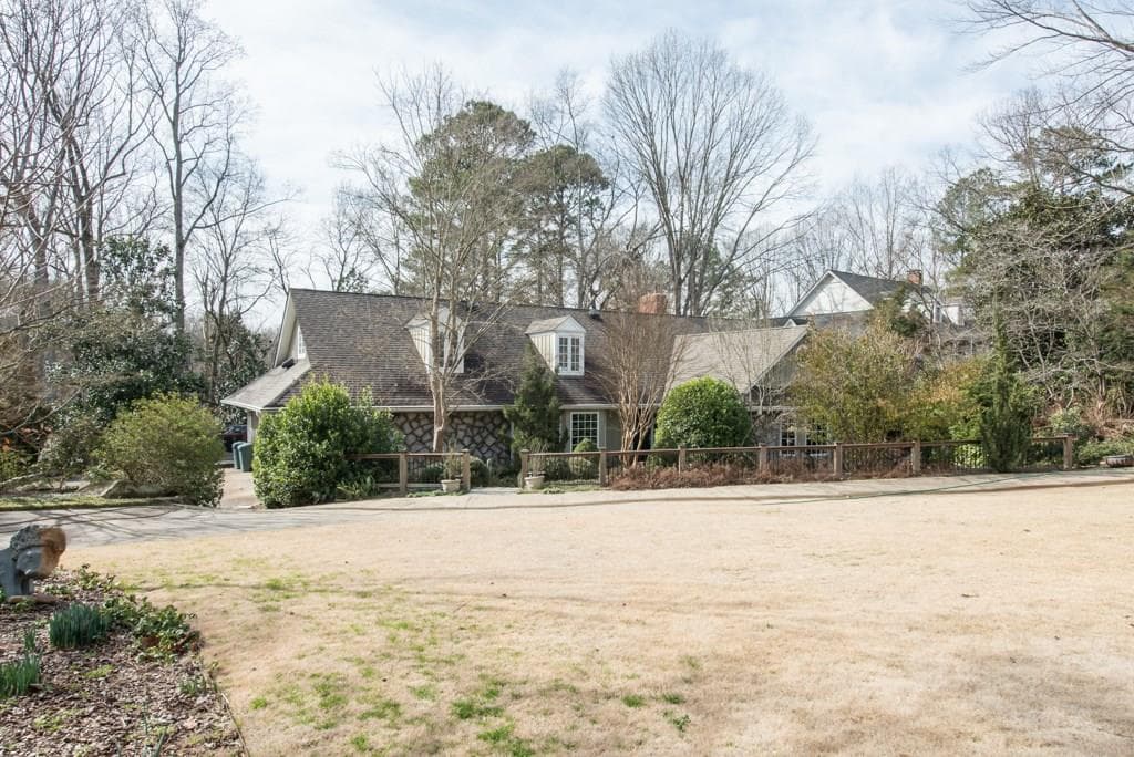 5 bedroom single family residence sold at 520 Rivercrest Court, Atlanta, GA 30328