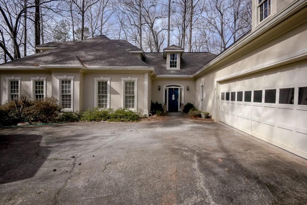 5 bedroom, 2,713 sq ft single family residence sold at 790 Raleigh Court, Marietta, GA 30064