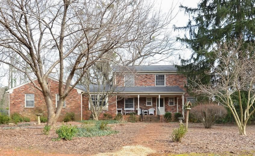 5 bedroom, 2,508 sq ft single family residence sold at 806 Castle Falls Drive, Atlanta, GA 30329