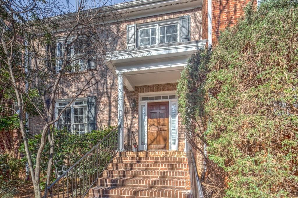 4 bedroom, 2,100 sq ft townhouse sold at 1961 Defoor Avenue 2, Atlanta, GA 30318