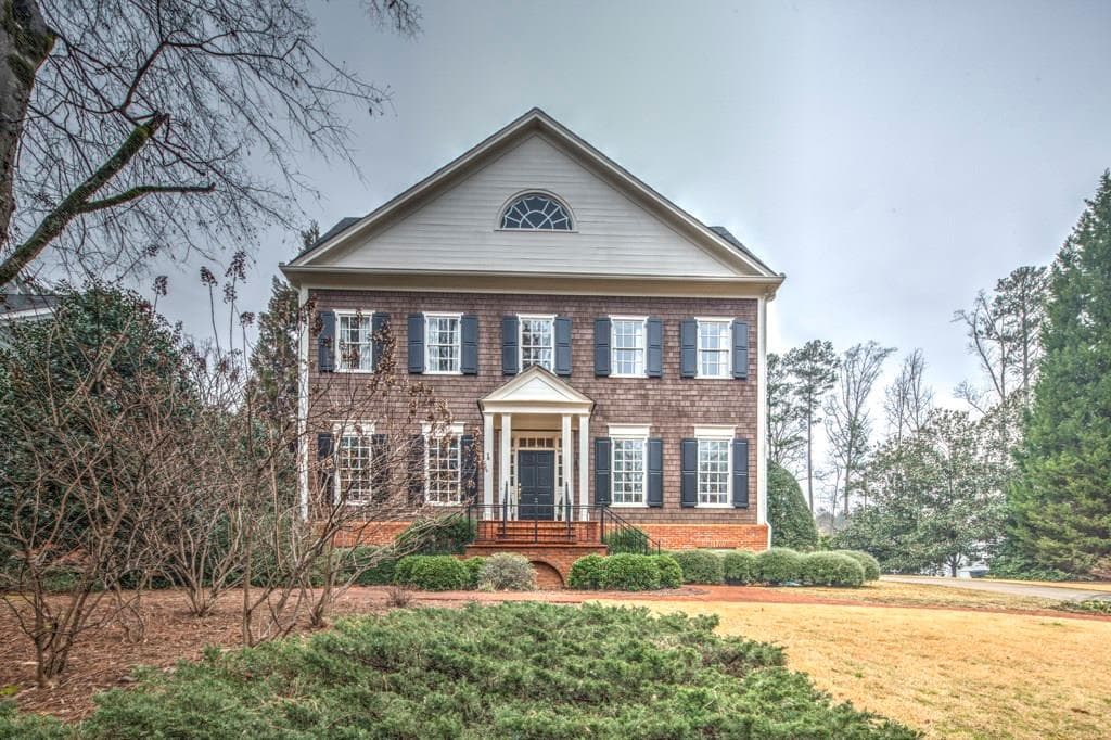 5 bedroom, 4,676 sq ft single family residence sold at 2752 Lansdowne Lane, Atlanta, GA 30339