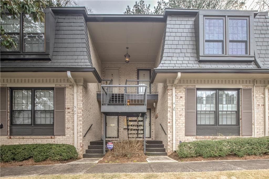 2 bedroom, 1,200 sq ft condominium sold at 5 Vista Square, Atlanta, GA 30327