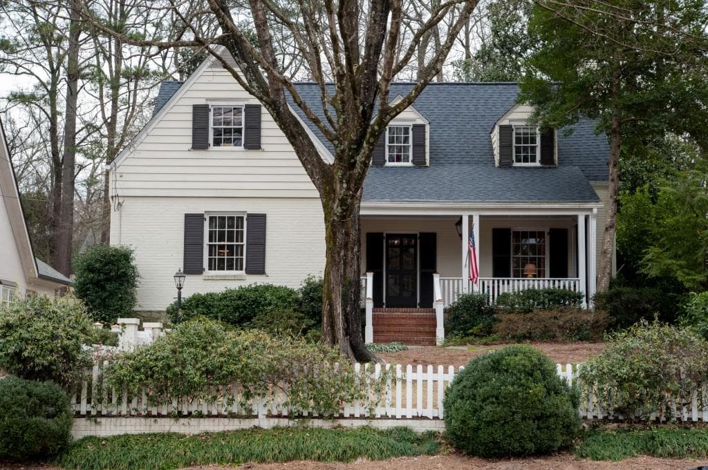4 bedroom, 2,581 sq ft single family residence sold at 2355 Dellwood Drive, Atlanta, GA 30305