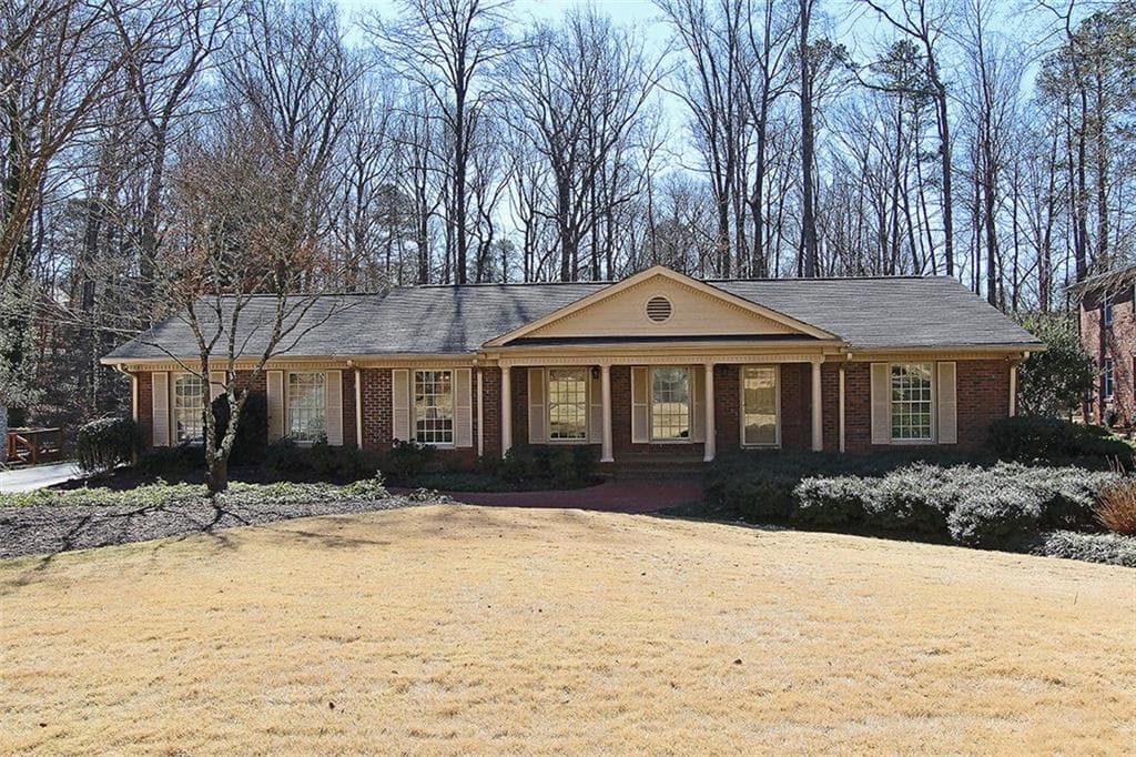 4 bedroom single family residence sold at 215 West Spalding Drive, Sandy Springs, GA 30328