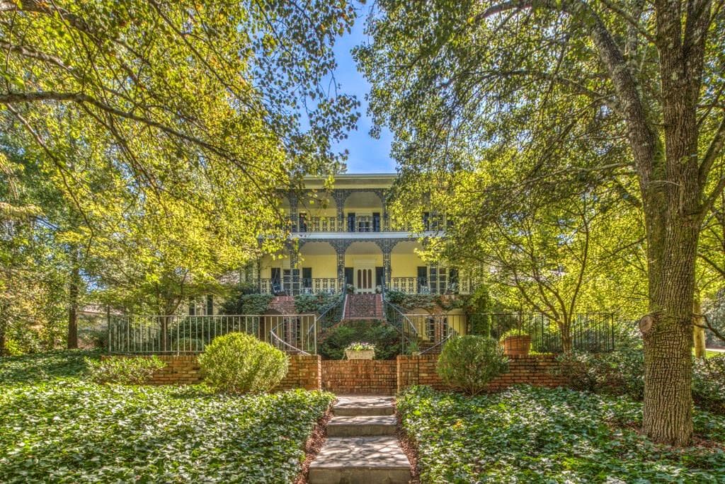 6 bedroom, 9,017 sq ft single family residence sold at 750 Tanglewood Trail, Atlanta, GA 30327