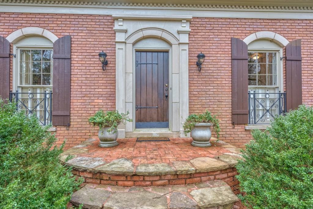 3 bedroom, 2,995 sq ft single family residence sold at 1120 Huntcliff, Sandy Springs, GA 30350