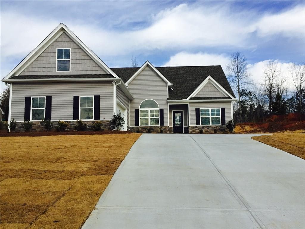 3 bedroom, 2,014 sq ft single family residence sold at 5641 Wooded Valley Way, Flowery Branch, GA 30542