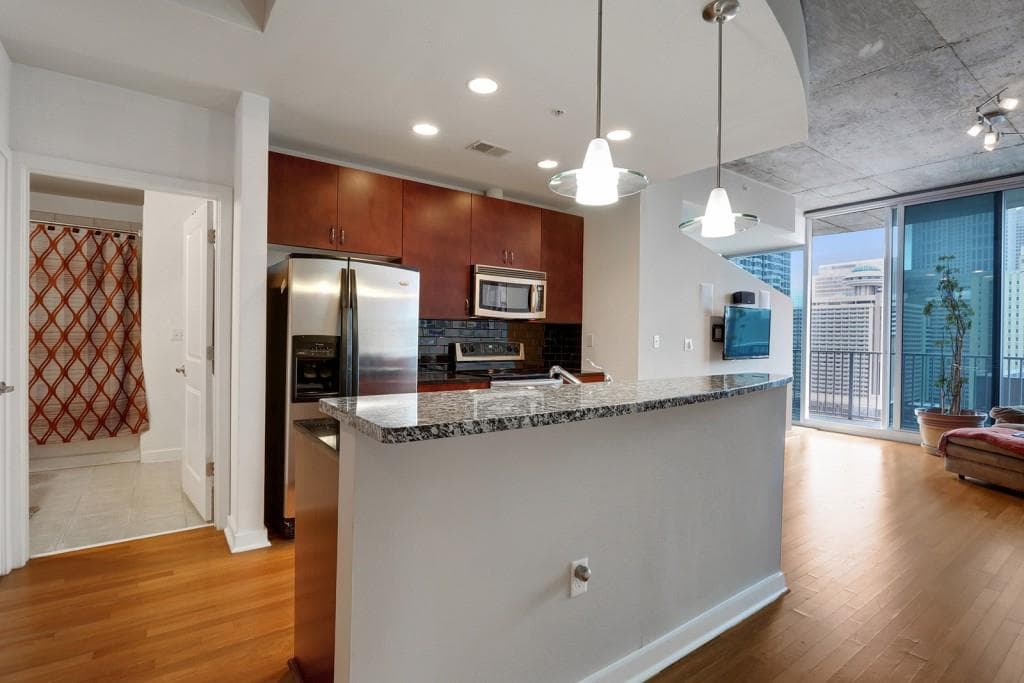 1 bedroom, 763 sq ft condominium sold at 400 W Peachtree Street 2008, Atlanta, GA 30308
