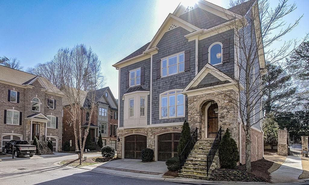 4 bedroom, 3,400 sq ft single family residence sold at 7951 Magnolia Square, Sandy Springs, GA 30350