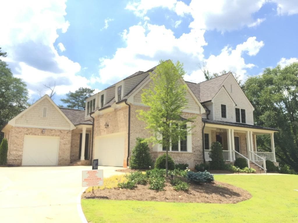 5 bedroom single family residence sold at 528 Cobblestone Drive, Atlanta, GA 30342