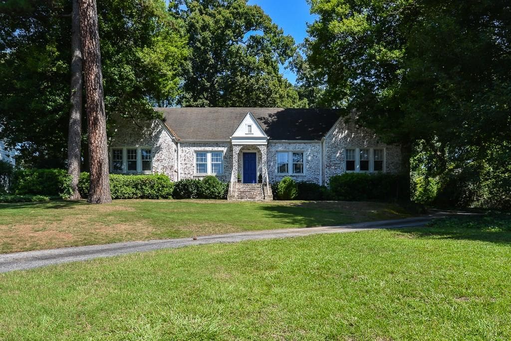 3 bedroom, 2,098 sq ft single family residence sold at 515 Collier Road, Atlanta, GA 30318