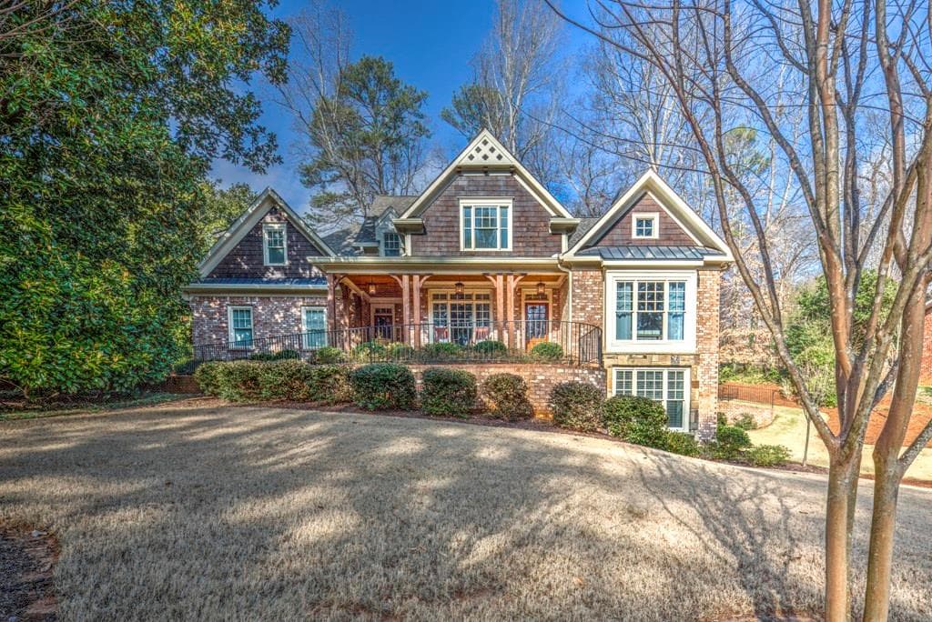 5 bedroom, 4,938 sq ft single family residence sold at 4695 Huntley Drive, Atlanta, GA 30342