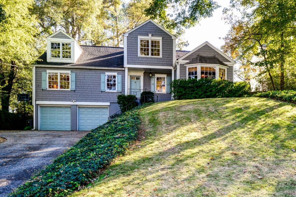 4 bedroom, 3,561 sq ft single family residence sold at 824 Woodley Drive, Atlanta, GA 30318