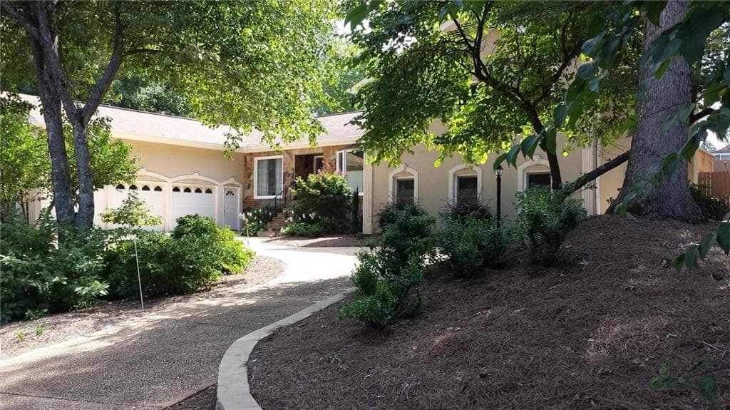 320 Old Orchard Court, Marietta, GA 30068 — most recent listing photo
