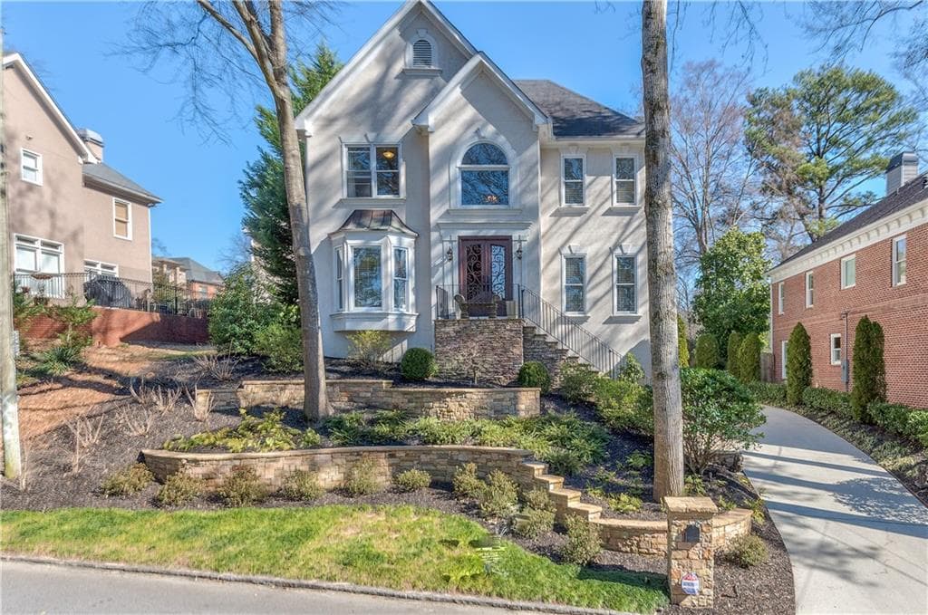 3 bedroom, 2,084 sq ft single family residence sold at 2313 Colonial Drive, Brookhaven, GA 30319