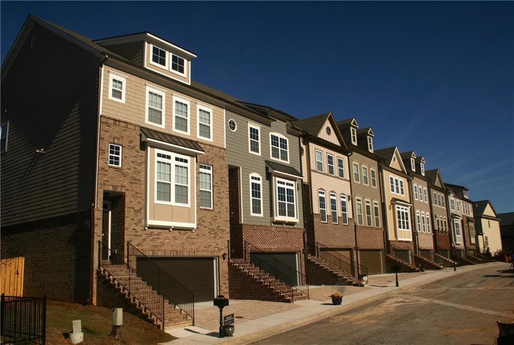 3 bedroom, 2,464 sq ft townhouse sold at 2145 Shale Lane 254, Atlanta, GA 30318