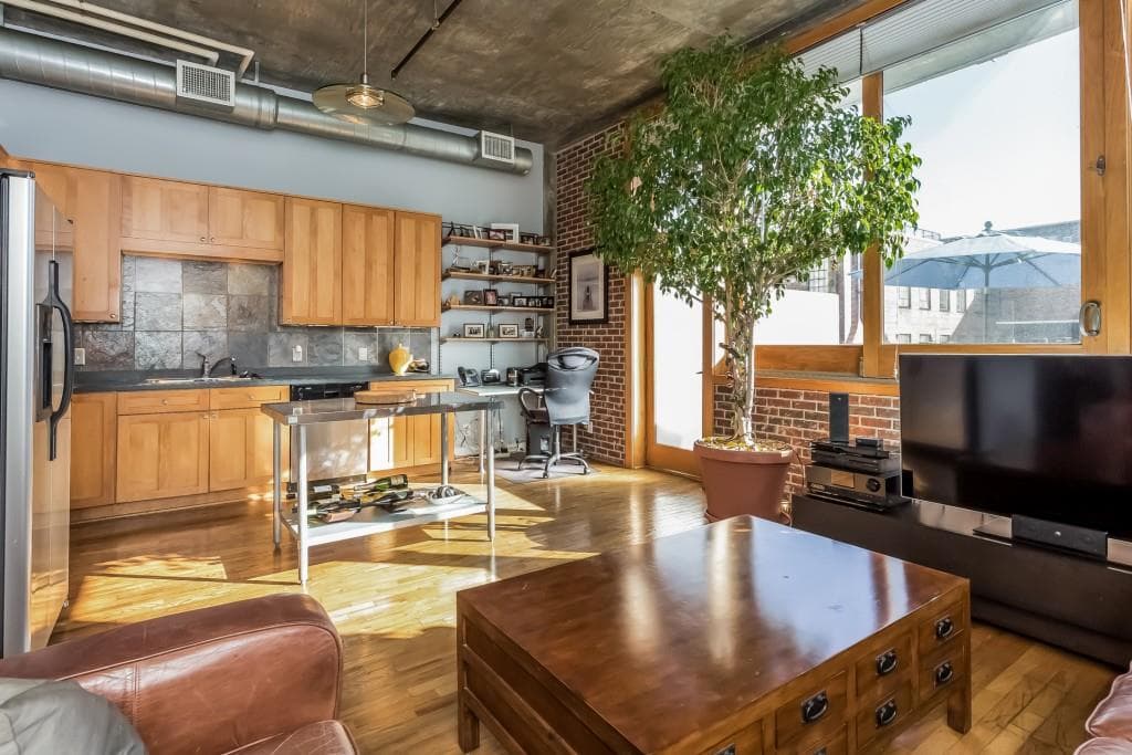 1 bedroom, 943 sq ft condominium sold at 660 Glen Iris Drive 202, Atlanta, GA 30308