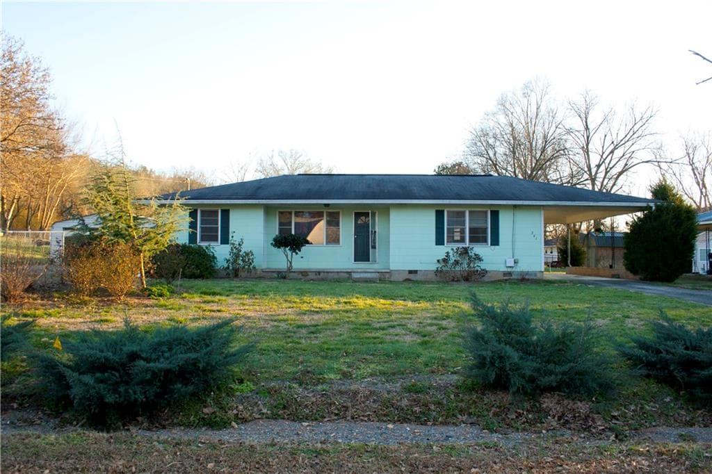 3 bedroom, 1,402 sq ft single family residence sold at 241 Jasper Street, Fairmount, GA 30139