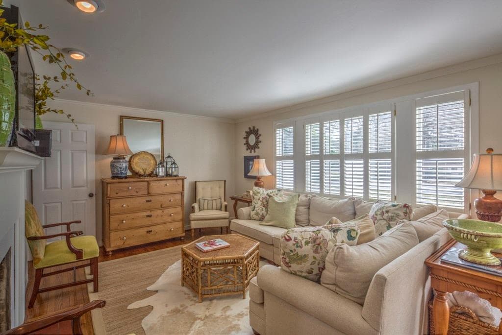 3 bedroom, 1,104 sq ft single family residence sold at 2609 Ashford Road, Brookhaven, GA 30319